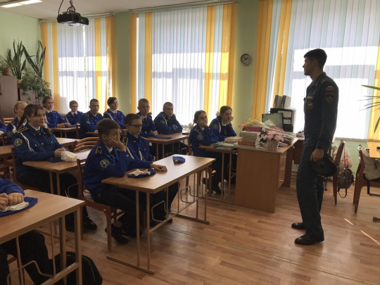 В День знаний сотрудник МЧС провел в нашей школе Урок безопасности В День знаний сотрудник МЧС провел в нашей школе Урок безопасности.
